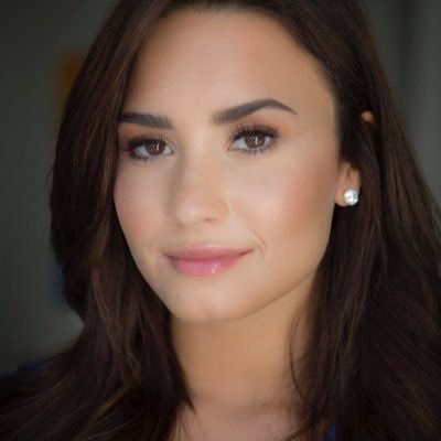 Siga o mais novo fã site interativo da Demi Lovato: @tudolovatocom