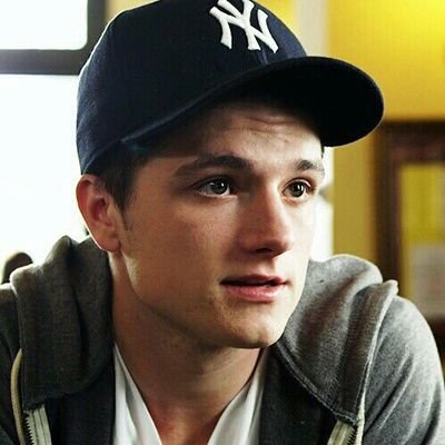 17 yo Ć HufflepuffĆ SeptiĆØme annĆ©e Ć Patronus: Loutre Ć Animagus: Chien Ć Metamorphomage Ć Jelly's šø