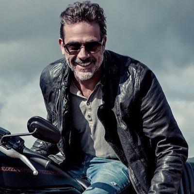 A man who would burn the entire world for the people he loves is someone I can understand. @AScornedFury’s silver fox. // Mature Roleplay account