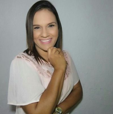 Coach motivacional, Life coach Certificada por la ILC Academy (Miami), numerologo, coach de pareja, Terapeuta familiar, Conferencista.
Instagram:@Nayivederocco