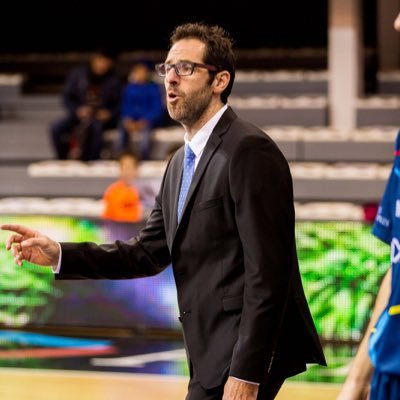 Entrenador ayudante del Morabanc Andorra y siempre jugador de baloncesto.  Post twitter de @pakvazquez