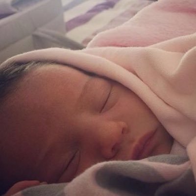 MelizaGb's profile picture. Mi pequeña ❤️ estoy tan enamorada de mi bebé 👶🏼 tú me vuelves loca 😜 #mamienamorada 😍