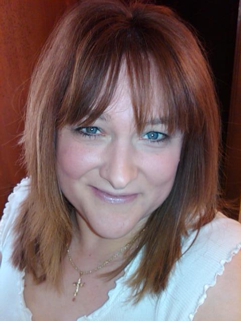 Momsi09's profile picture. 