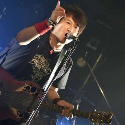 京都市出身。18歳からライブハウスのステージに立ち、BAND時代にアルバム2枚、Maxi Single 1枚、コンピ2枚をリリース。ソロとなって2枚のアルバムとMaxi Single 1枚をリリース。Amazon、iTunes、レコチョク他、絶賛発売・配信中。勢力的に全国LIVEツアー真っ最中!