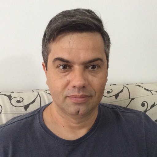 Engenheiro e Professor. Comecei a programar computadores em 1984
