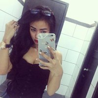N-i-n-a (@ninahpratama) 's Twitter Profile