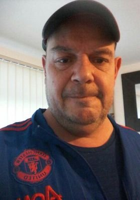 im 45 i live in salford a big elvis and man utd fan.....