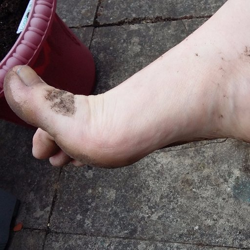 18+ followers! GENUINE, BI, ENGLISH, FUN,#MUSIC LOVING, CREATIVE. #FETISHIST, #footfetish #bootfetish #dirtyfeet #wellies A well spoken DEVIANT #vegan #kinky