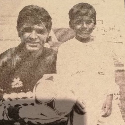 Periodista. Planner. 
Padre de tres hermosos hijos. 
Endeudado hasta el cuello. 
Bohemio y aficionado al fútbol.