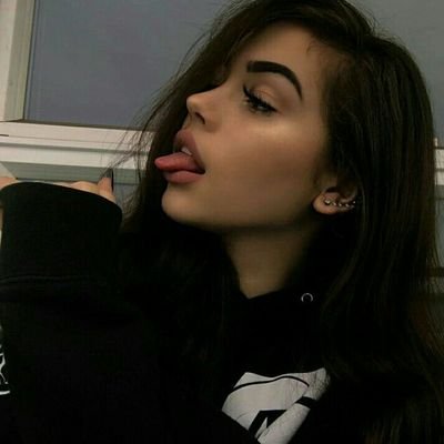 19; Actriz/Modelo.