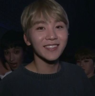 symmetricsehun's profile picture. 