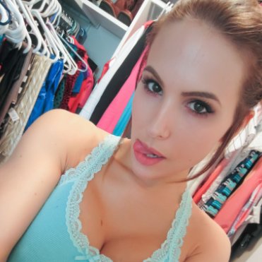 hugetits35's profile picture. 