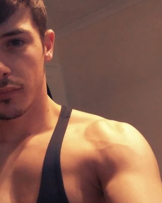 94RyGaw's profile picture. Just a regular guy running round trying to adult
Gym 💪
Disney🙈
Food🍕🍔🍟