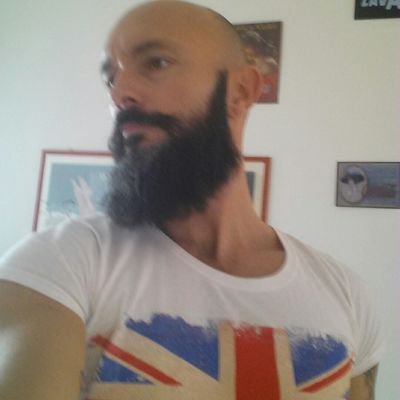 AlbertoVeiluva's profile picture. superficialità , incompetenza e serietà