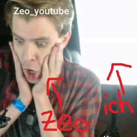 Hi! Ich bin Zeo's Softbox aus dem Stream am 15.1.2017! @vicifeufeu und @mariamoonkid betreiben meinen Acc. und sie sind ganz liebe Menschis die Zeo lieben!