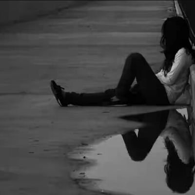 MorrieNhung's profile picture. Có một tình yêu được định nghĩa là làm khổ nhau