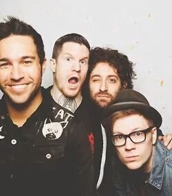heeeeeeeeeeeexy's profile picture. Conta dedicada a divulgação da banda americana Fall Out Boy.
❌GRUPO DO WHATSAPP PARA PROMOVER A BANDA, MANDE O NÚMERO NA DM❌ CAMPANHA PARA SUBIR TAG PARA O FOB!