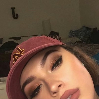 bbgmakeupgoals's profile picture. Why have a life without makeup🖤