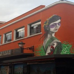 Mercado tradicional en el centro de Madrid, junto al Cine Doré (Filmoteca Española), ofrece abastos, gastronomía y cultura en el Barrio de las Letras y Lavapiés