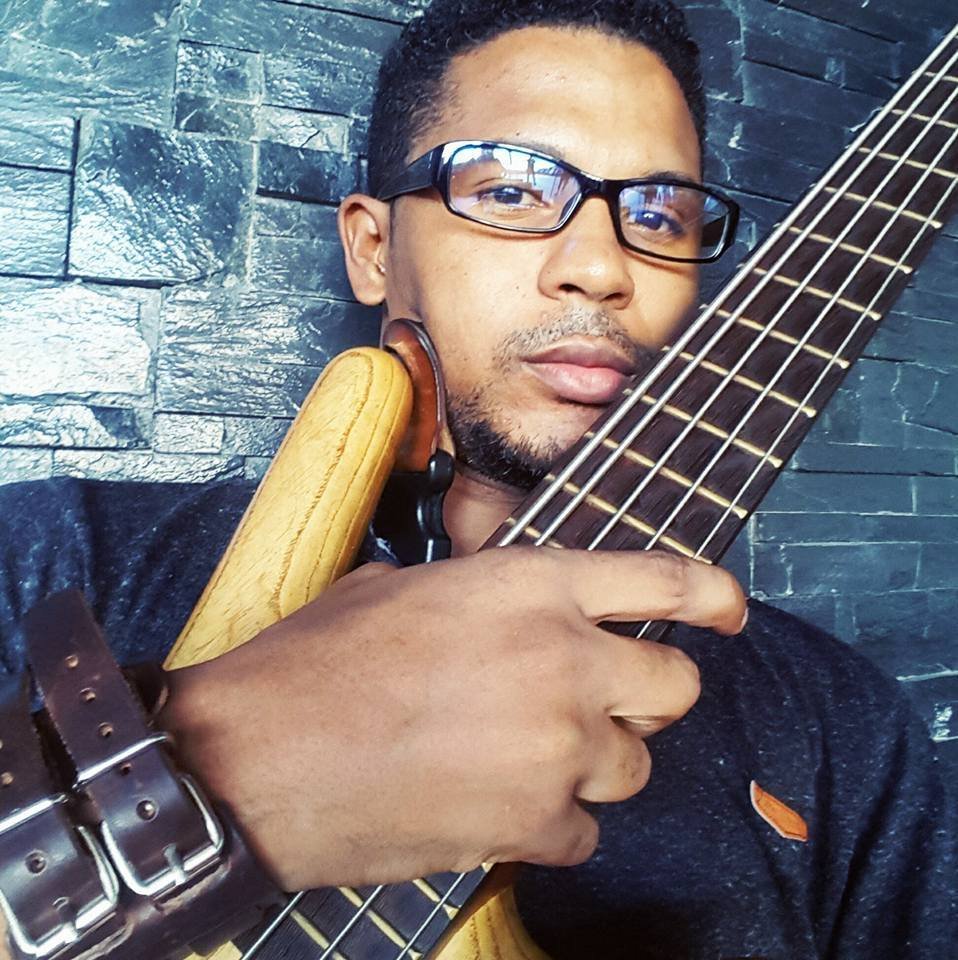 vapersilva's profile picture. Bass player, web developer, ios developer, music produtor!