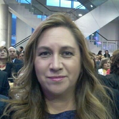 Comunicadora. Conductora de programas de radio.