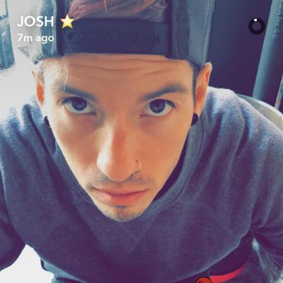 OcleToMigrane's profile picture. free follow from @fangirlbrigid !!!!