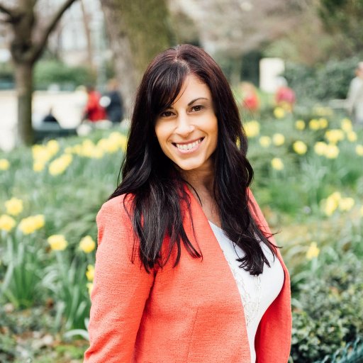 Designer & Developer + Online Magic Maker! I help businesses shine online with strategic & beautiful websites. Grab free goodies here: https://t.co/EQwqwk39WH