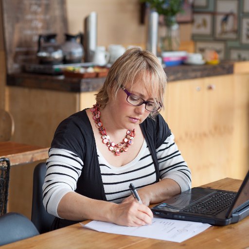 wordsthatshine1's profile picture. Creating irresistible content for businesses who want to outshine the competition! #Copywriter ~ #ContentMarketing ~ #Writer ~Stella Polaris Copywriting