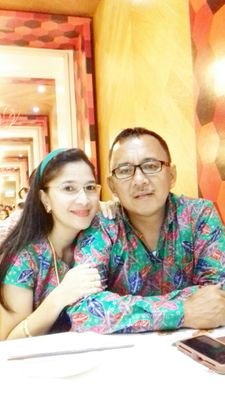 Politik & Pemerintahan Politik Pemerintahan Keluarga Ekonomi & Bisnis Pendidikan