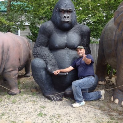 waterprrson's profile picture. who's the bigger man in the picture me or Trump