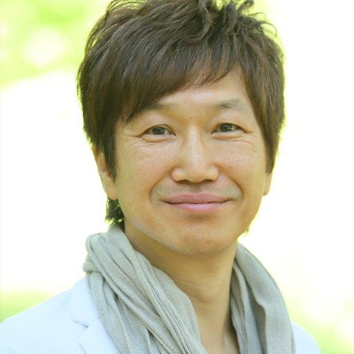 1983年のヒット曲「想い出がいっぱい」を歌う元H₂Oなかざわけんじです。熊本を拠点に全国で活動中。 こちらはオフィスNAKAZAWAが情報発信のみを行っています。RKKラジオで毎週月曜日19:00~「なかざわけんじとすみママの想い出がいっぱい」放送中。