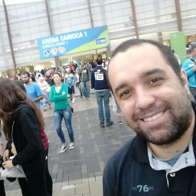 Profissional de TI, Pai, jornalista,escritor, poeta,crítico,ator,dublador, humorista,digital influencer e um pouco mentiroso. No
Surto Olímpico e no F1 Fanático