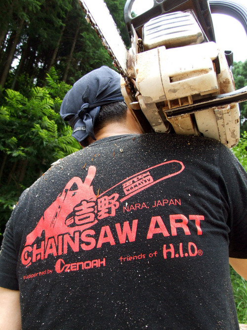 「吉野チェンソーアートスクール」では毎月講習会を開催しています。初心者の方も大歓迎です。チェンソーアートに関心のある方、ぜひ一度チャレンジしてください。気の良い仲間たちがお待ちしています。                 Yoshino Chainsaw Art School,NARA, JAPAN