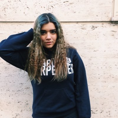 JustineRth60's profile picture. fumeuse à temps pleins.