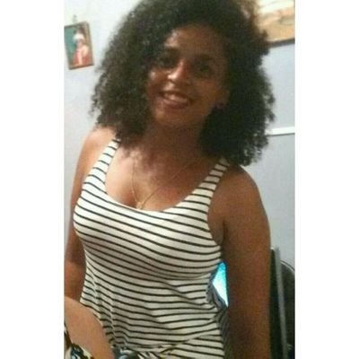 Tem Carinha de boneca , mas não é só de ser brincar ..👈😘☘
- futura obstetra 🏪📚💊💉💜
- amo ser feliz 😉
👫💕
• amo #RM 😍