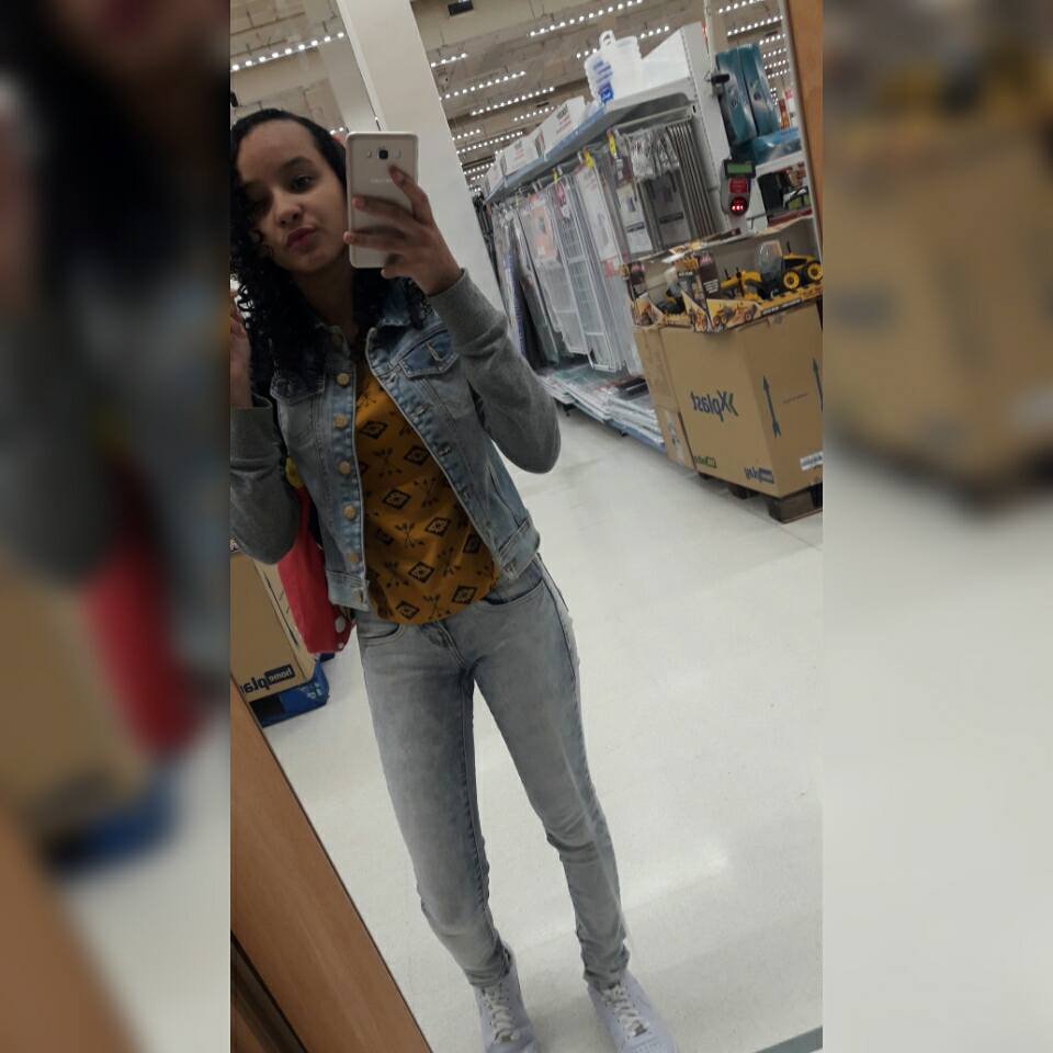 Fiz um acordo com o amor, nem ele me segue,nem eu fujo dele, um dia a gente se encontra. ☘💭
16 anos
sagitário♐
SP Brasil