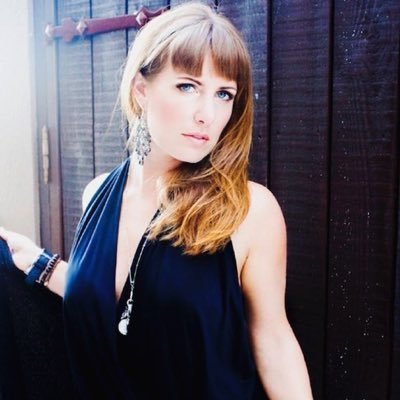 Singer | Songwriter | Topliner | Guitarist 🎼 Signed to Ultra Music Publishing. Australian-born, Berlin-based.