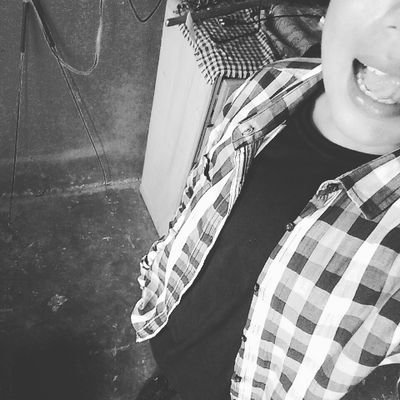 el reggaeton es un mrd siempre superada por su dios la electrónica v':
y soy holkeano