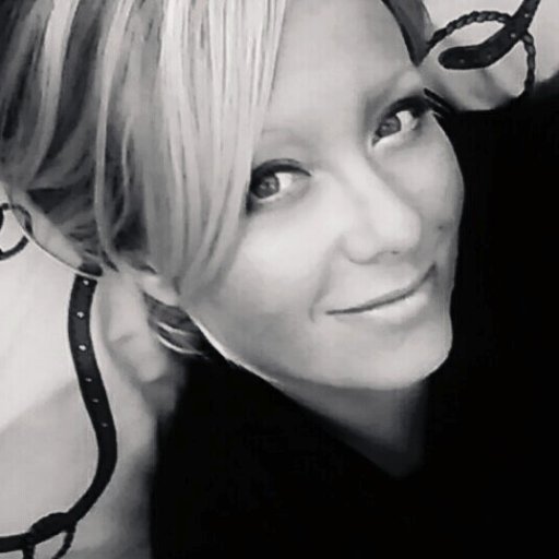 Business Consultant Interior Designer & Antiques Dealer https://t.co/xIZcFxIhbH Etsy: BoutiqueByDanielle Instagram: LoveAdoreHomeDecor