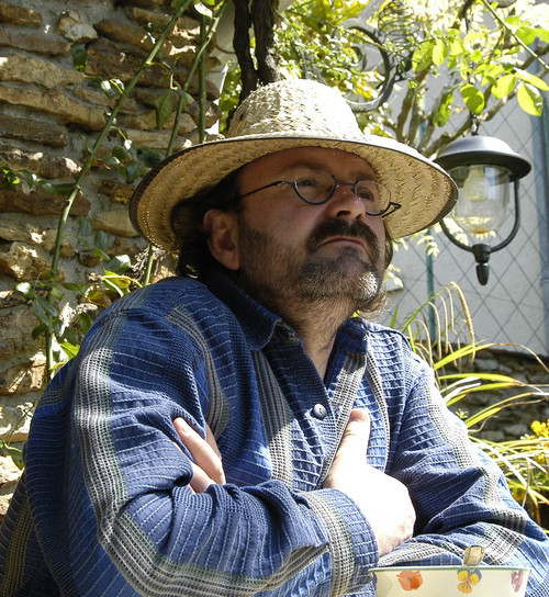 Journaliste, photographe et auteur dans le domaine des plantes et des jardins.