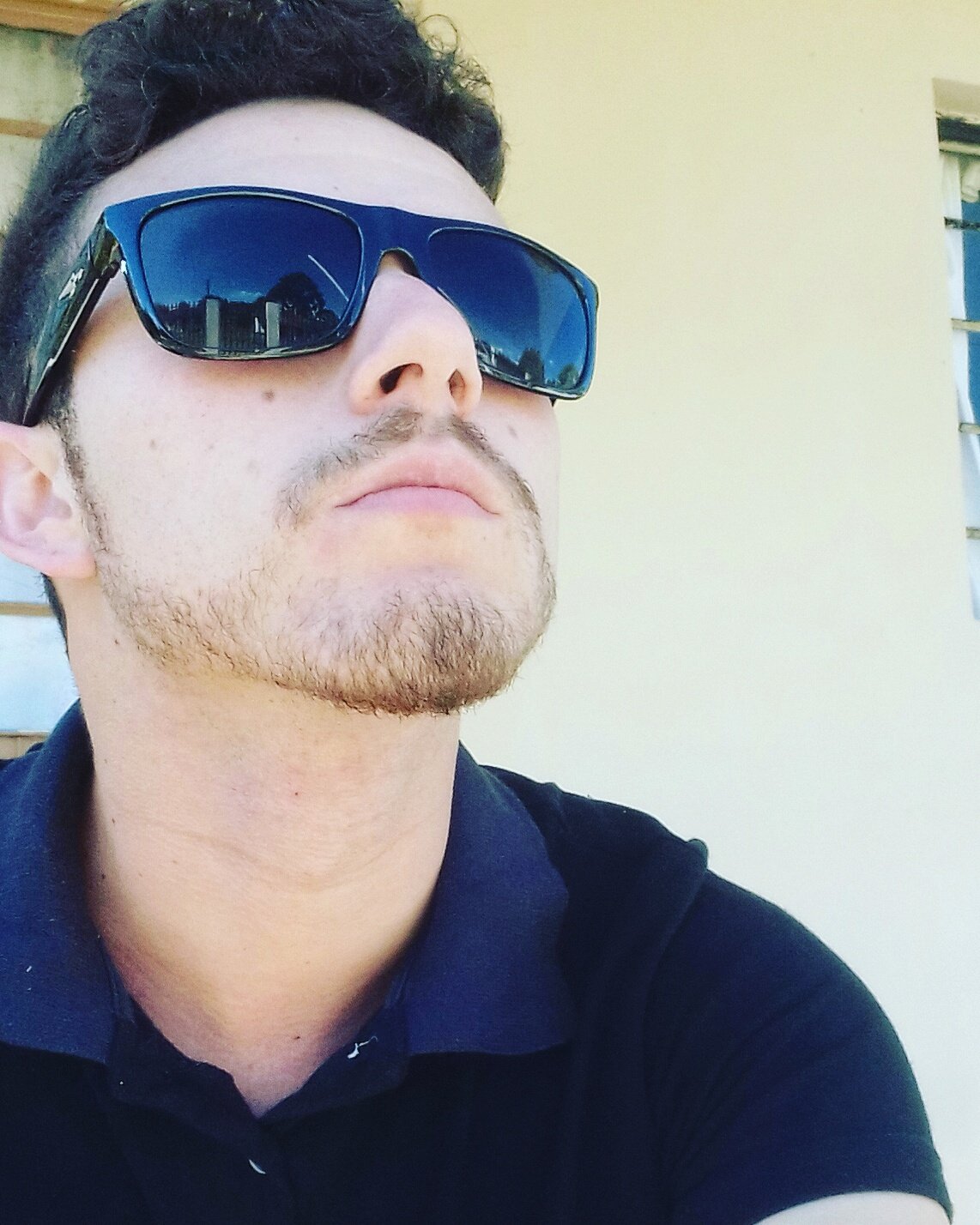 Não viva para que a sua presença seja notada,
mas para que a sua falta seja sentida...