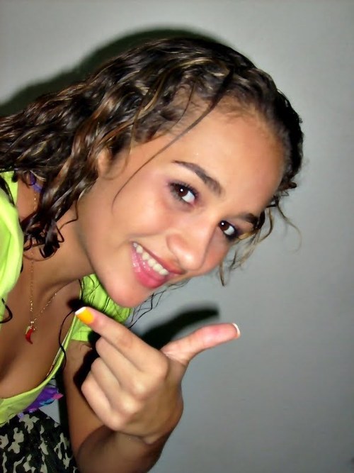 Hully Macedo Profile