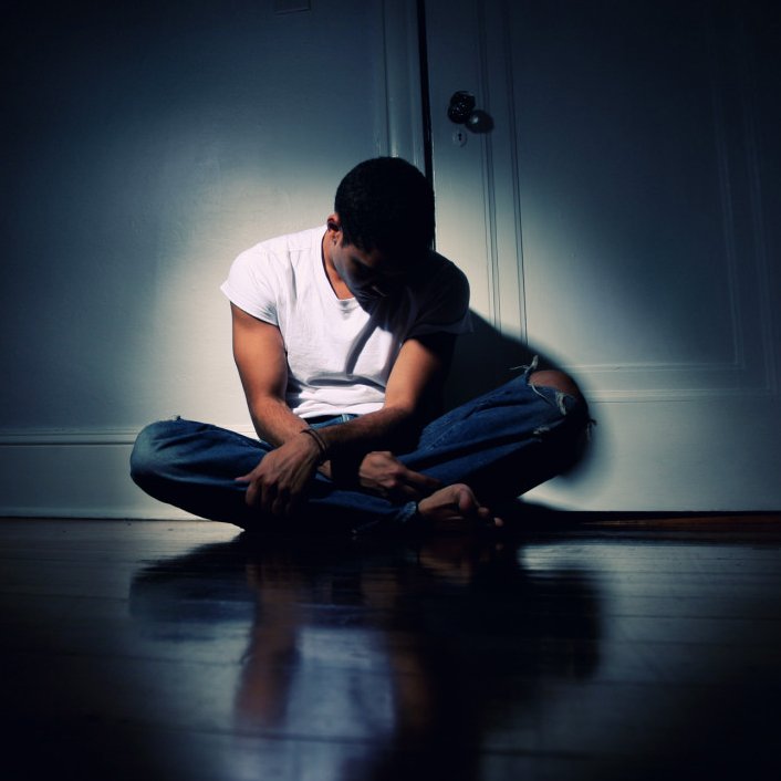 21 year old guy from the UK who suffers with anxiety, depression, obsessive compulsive disorder, binge eating and borderline personality disorder.
