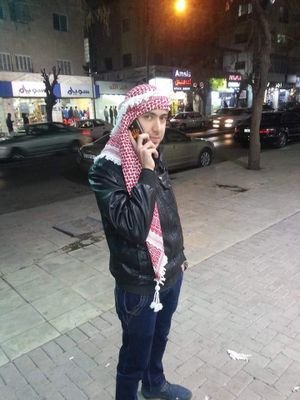 ليس هناك م يمنعك آن تبتسم ... وليس هناك شيء يستحق الحزن ...الحياة متقلبه وعليك آن تقتنع

