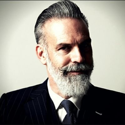 Ex-Empresario de EA SPORTS FIFA España. Puedo revelar cosas que EA no quiere mostrar. Para mas información MD.