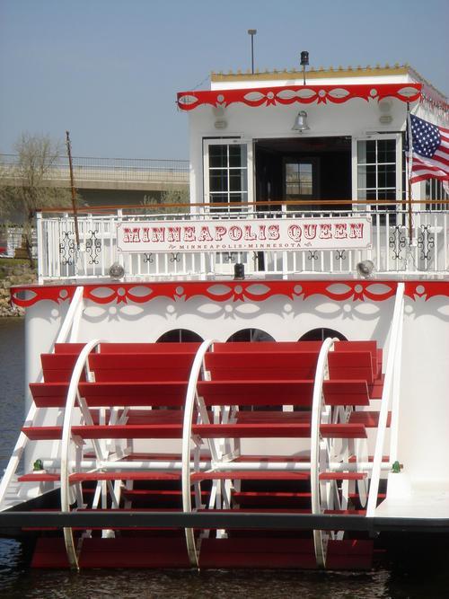 See Lake Minnetonka or take a tour of the Mississippi River. Happy Hour, Dinner, Sightseeing cruises.