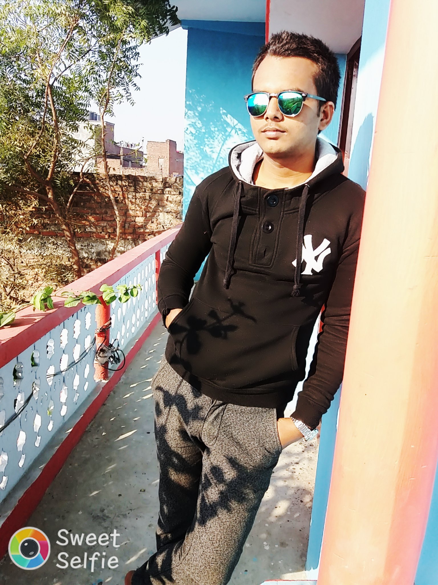 studies BPH at UCMS,Bhw.
Admin at black viperz(youth Club of Bhw).
Instagram @Razz_an