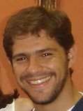 Formando em História, cursando Ciênciais Sociais, labuta em um hotel, praticando de enduro a pé, desastrado e sem dons musicais.
