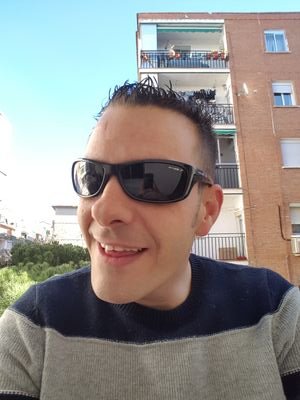 Me encanta el tenis y  pienso que la vida es para ser feliz y es muy bonita