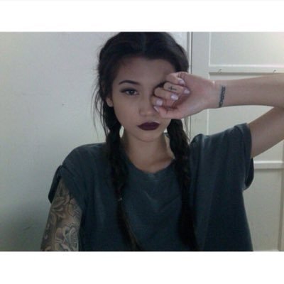 AnastasiaRPtwi's profile picture. Monsters don't sleep under your bed. They're sleeping inside your head. 🎈